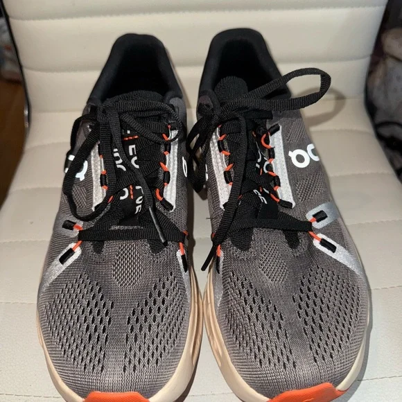 On Running women’s Gray and Black Shoes - Picture 2 of 3